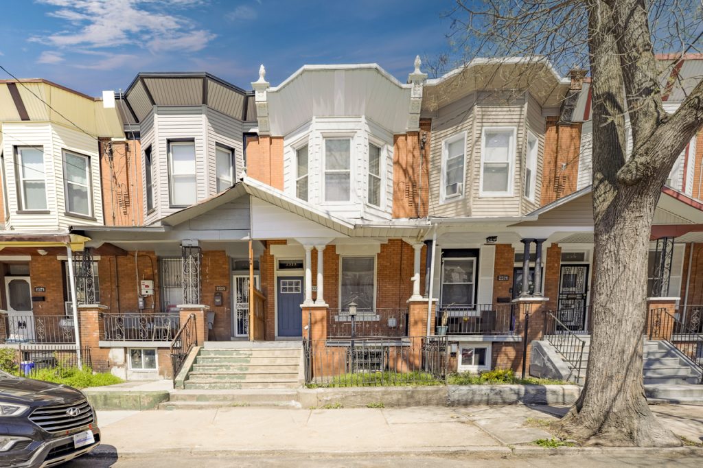 2323 W Cumberland Street - Front